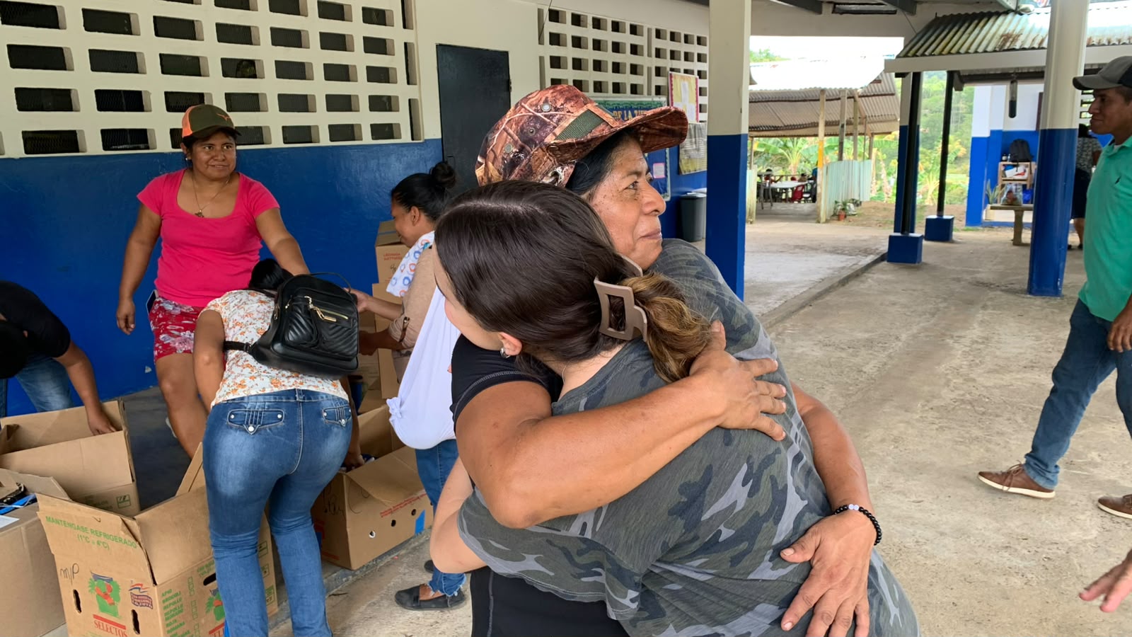 Abrazo solidario
